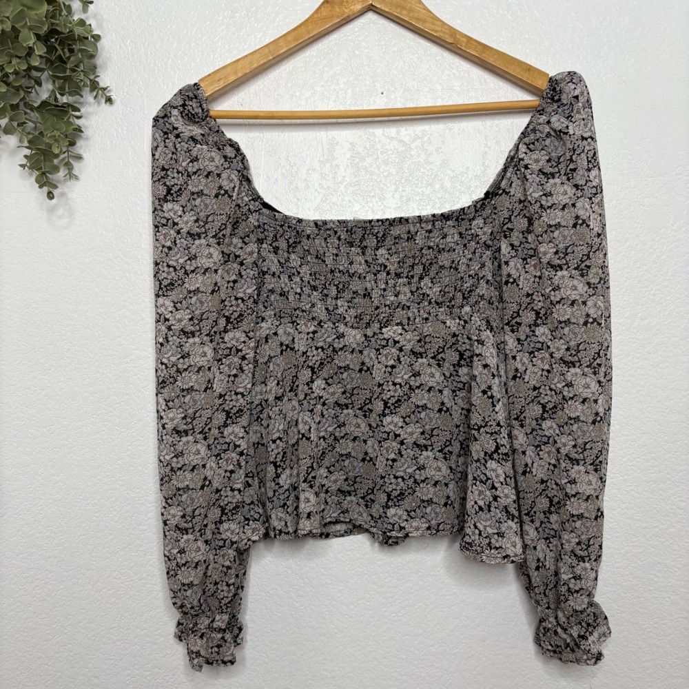ASTR The Label Floral Smocked Back Peplum Top XS Black Beige‎ Balloon Sleeve - Picture 2 of 5